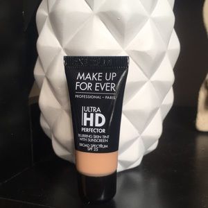 Make up for ever deluxe size!